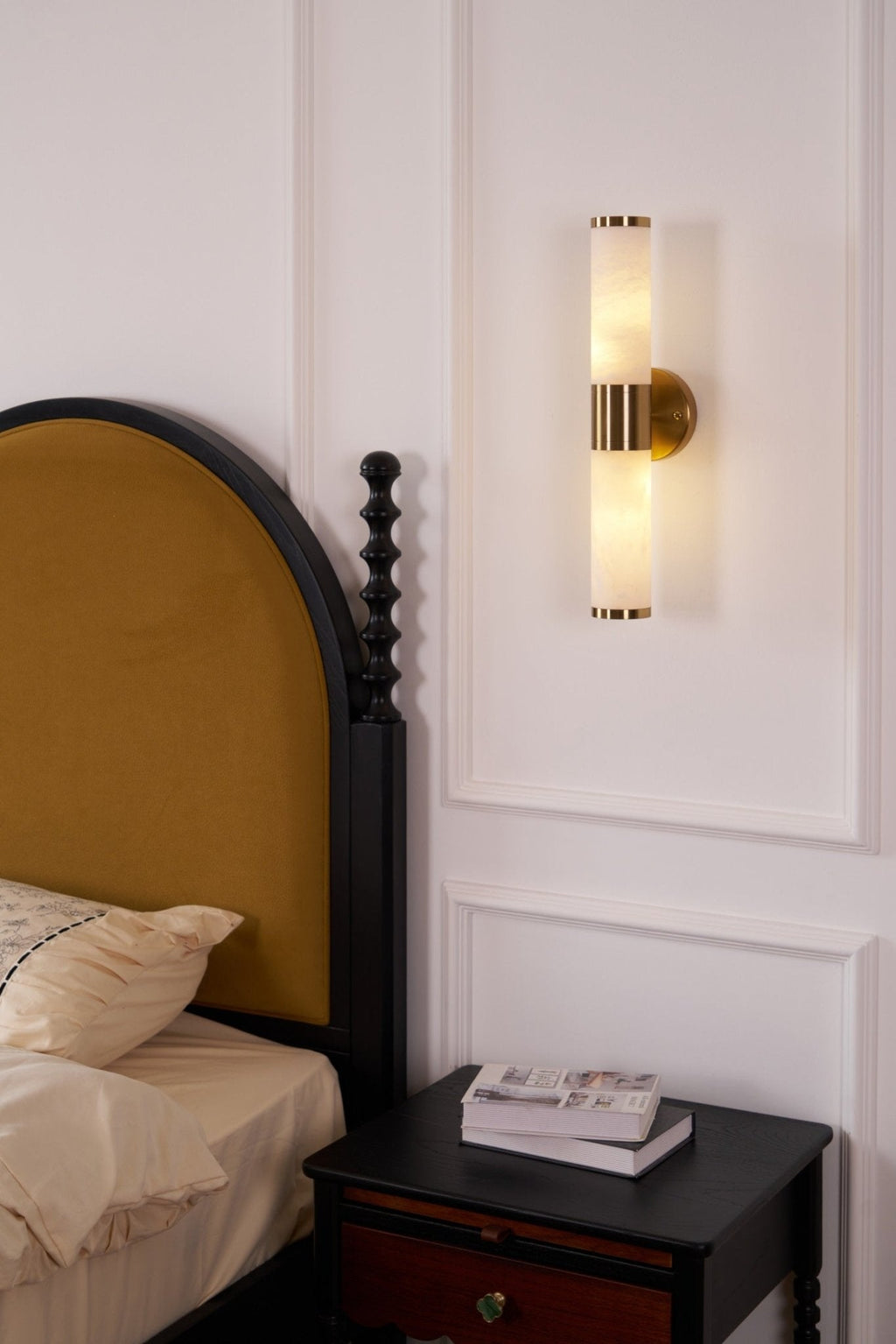 Kaia Minimalist Alabaster Wall Lamp | Fioriscas