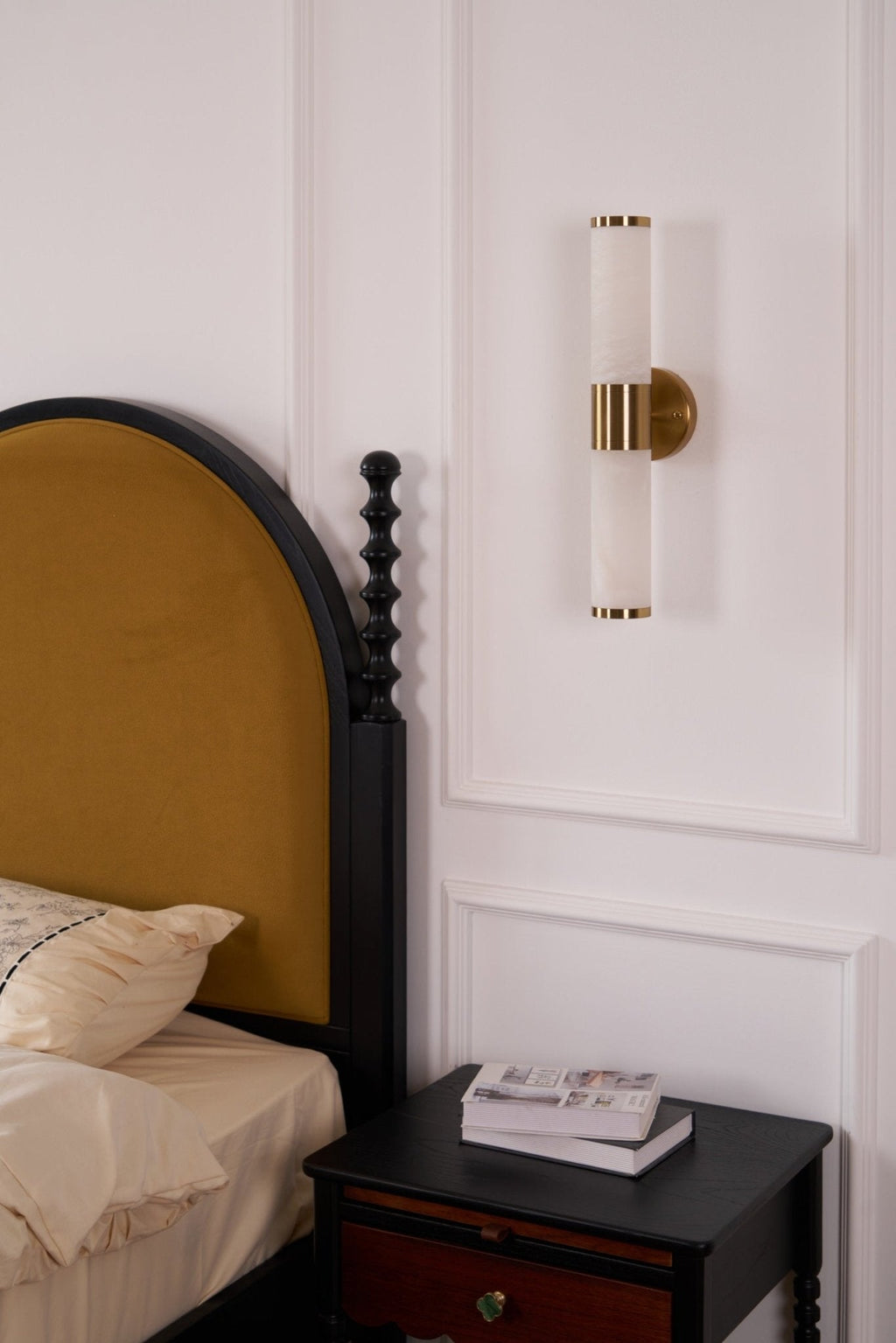 Kaia Minimalist Alabaster Wall Lamp | Fioriscas