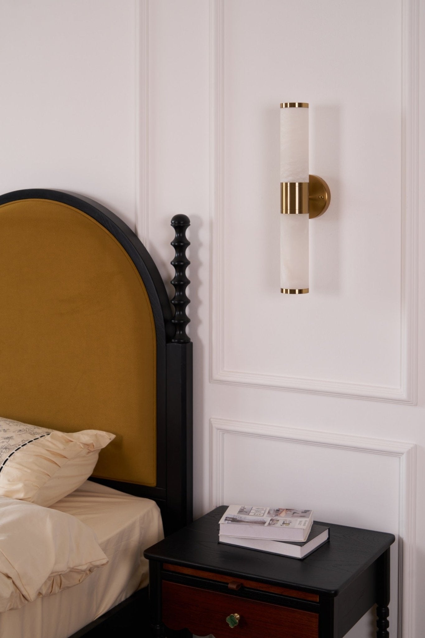 Kaia Minimalist Alabaster Wall Lamp | Fioriscas