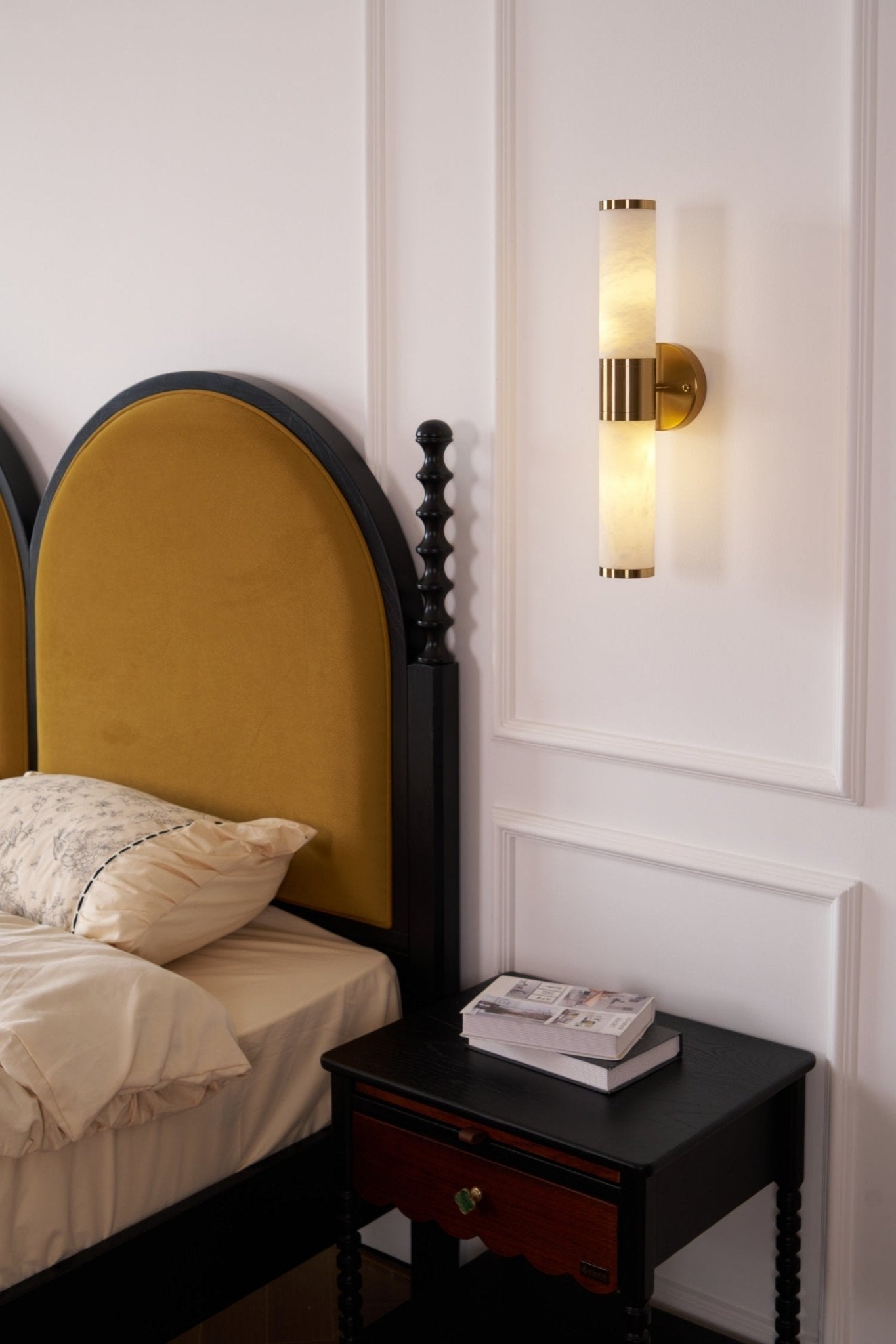 Kaia Minimalist Alabaster Wall Lamp | Fioriscas