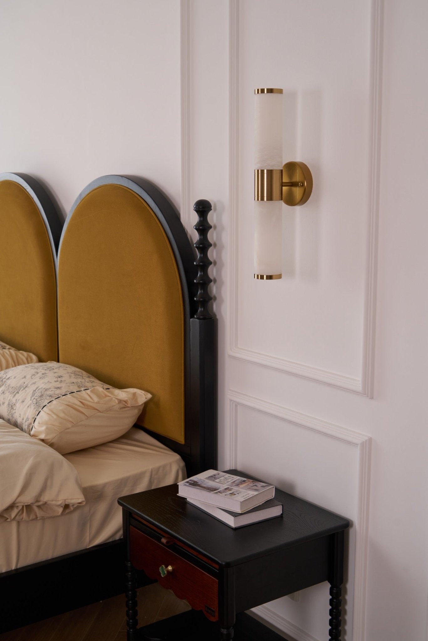 Kaia Minimalist Alabaster Wall Lamp | Fioriscas