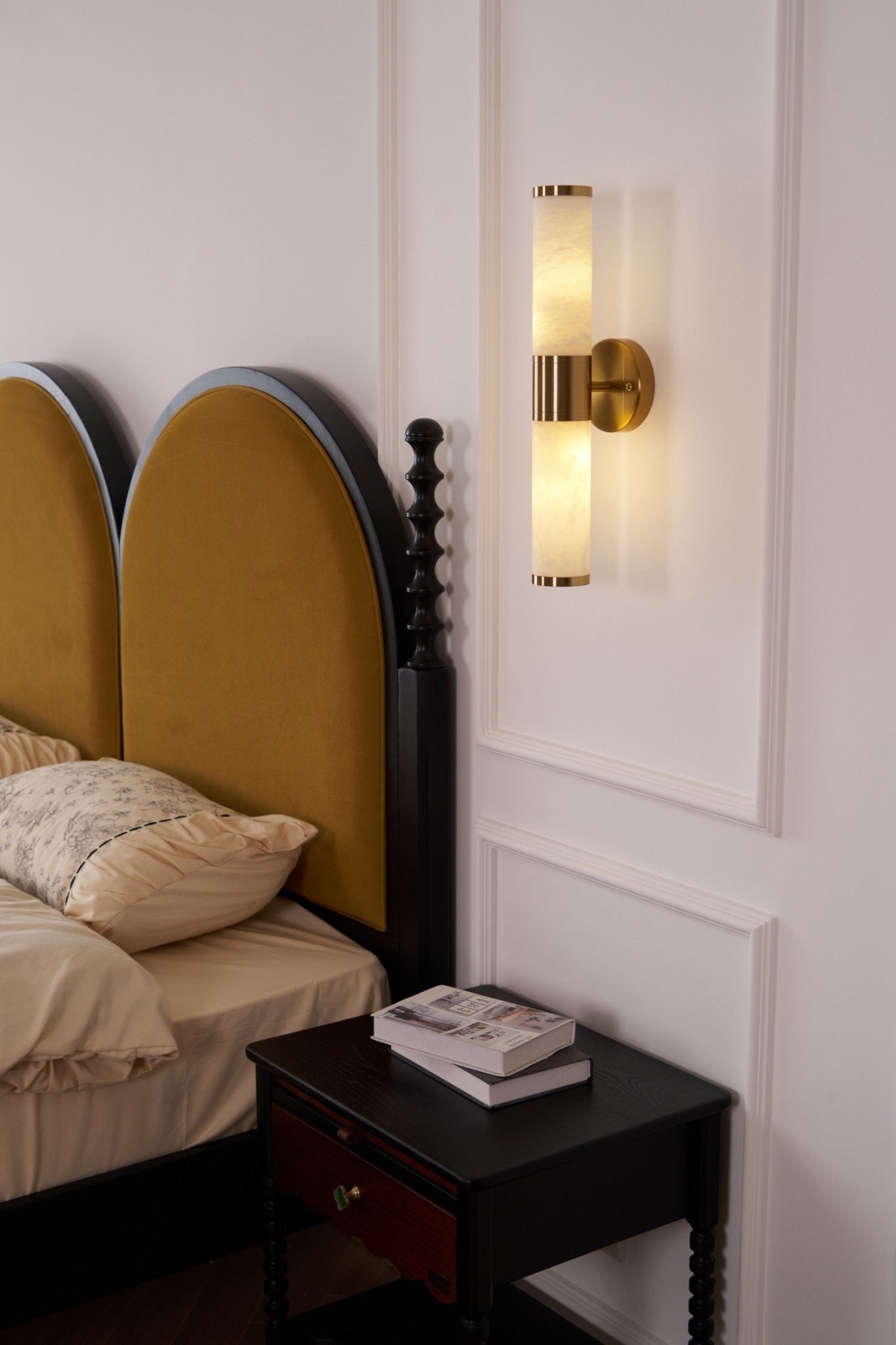 Kaia Minimalist Alabaster Wall Lamp | Fioriscas