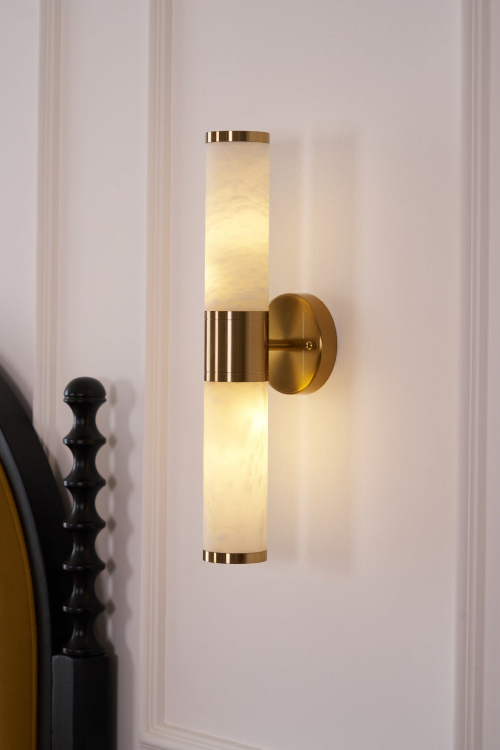 Kaia Minimalist Alabaster Wall Lamp | Fioriscas