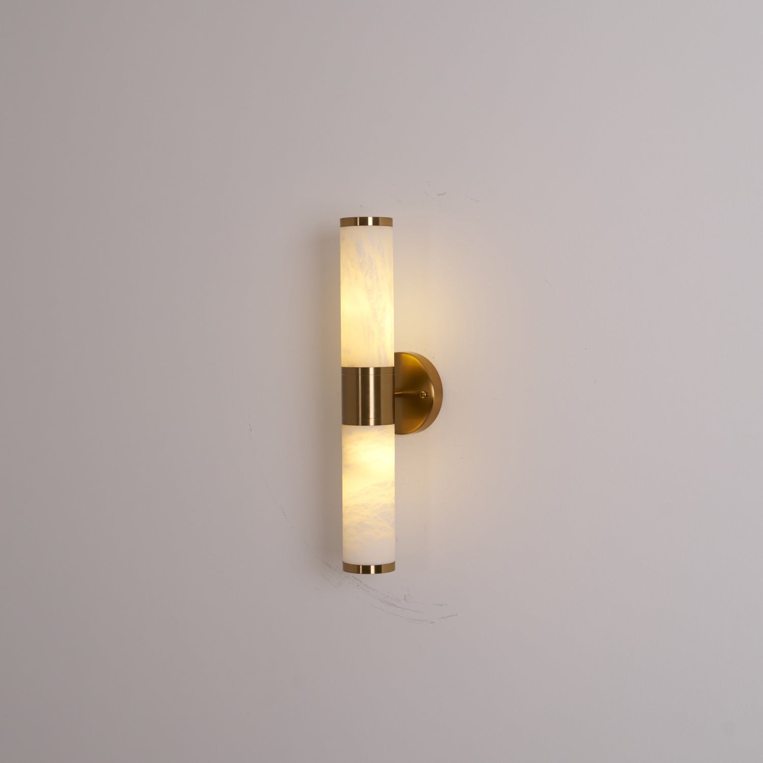 Kaia Minimalist Alabaster Wall Lamp | Fioriscas
