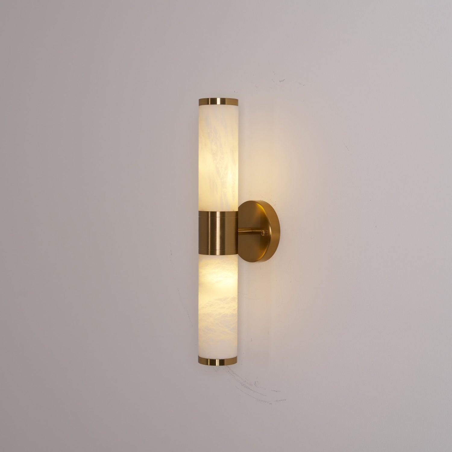 Kaia Minimalist Alabaster Wall Lamp | Fioriscas