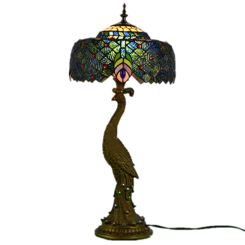 Tiffany-Tischlampe mit mehrfarbigem Glasschirm in Kuppelform und Kunstharzfuß