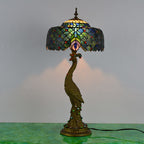 Tiffany-Tischlampe mit mehrfarbigem Glasschirm in Kuppelform und Kunstharzfuß
