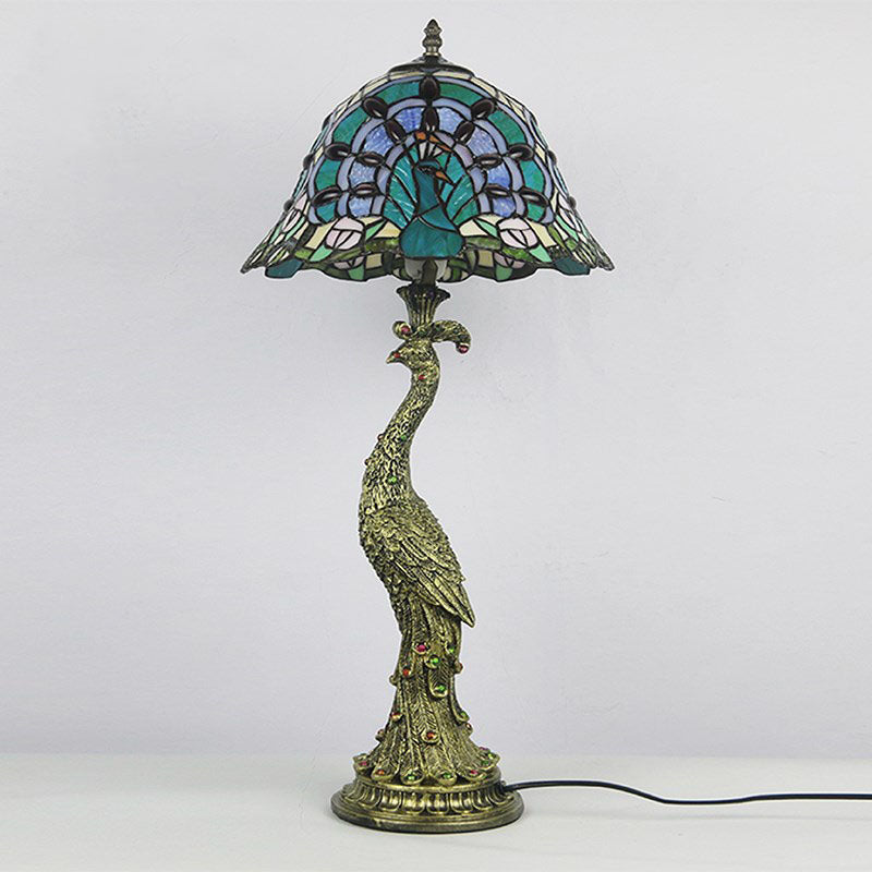Tiffany-Tischlampe mit mehrfarbigem Glasschirm in Kuppelform und Kunstharzfuß