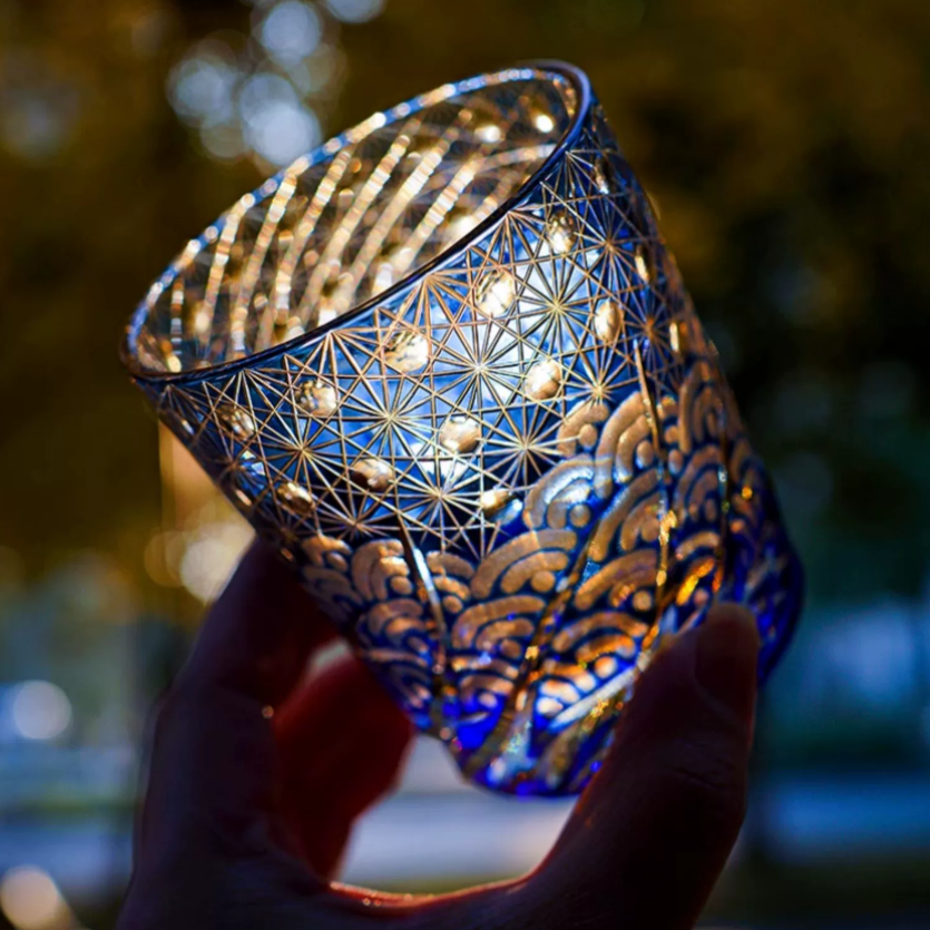 Kirrea Edo Kiriko whiskyglas in blauw en amber, houten geschenkdoos