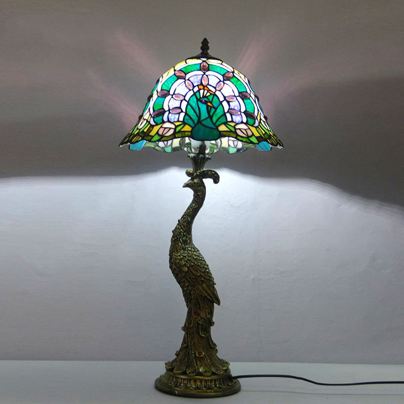 Tiffany-Tischlampe mit mehrfarbigem Glasschirm in Kuppelform und Kunstharzfuß