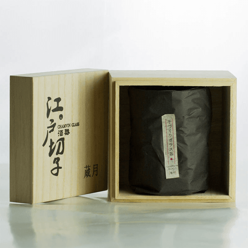 Vaso de whisky Edo Kiriko tallado, silueta Miyora Chamvin con textura arrugada