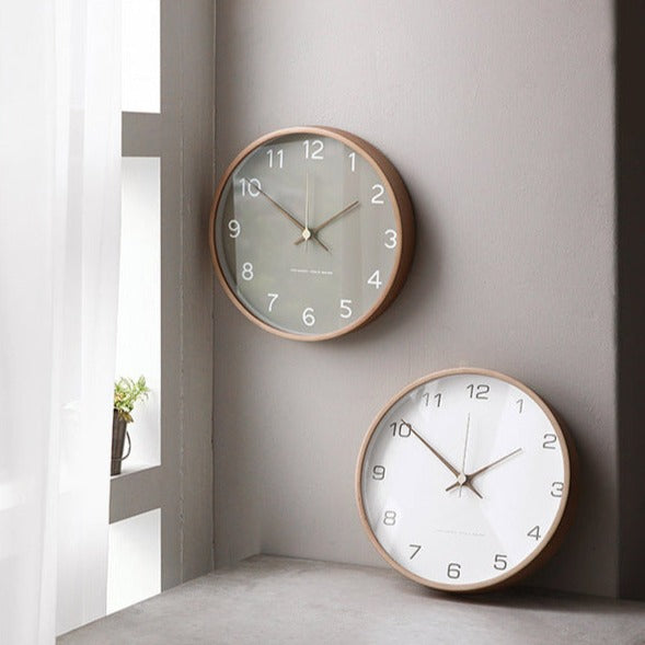 Horloge murale en bois massif TimberGlow avec mouvement à quartz silencieux, grise ou blanche