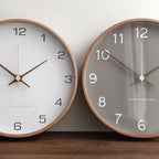 Horloge murale en bois massif TimberGlow avec mouvement à quartz silencieux, grise ou blanche