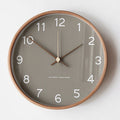 Horloge murale en bois massif TimberGlow avec mouvement à quartz silencieux, grise ou blanche