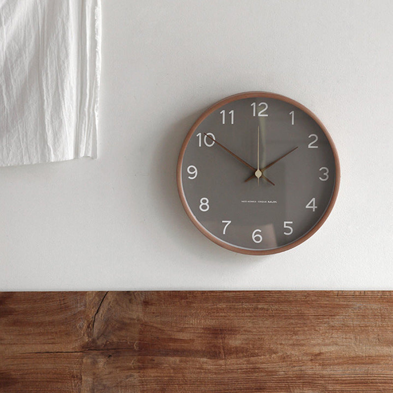 Horloge murale en bois massif TimberGlow avec mouvement à quartz silencieux, grise ou blanche