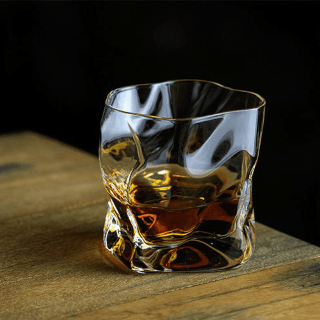 Sklenice na whisky se zmačkanou siluetou Kairo, ručně broušené řemeslné sklo Edo Kiriko