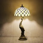 Tiffany-Tischlampe mit mehrfarbigem Glasschirm in Kuppelform und Kunstharzfuß