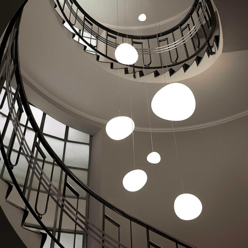 Elun Sleek Minimalist Floating Egg-shaped Glass Pendant Light | Fioriscas