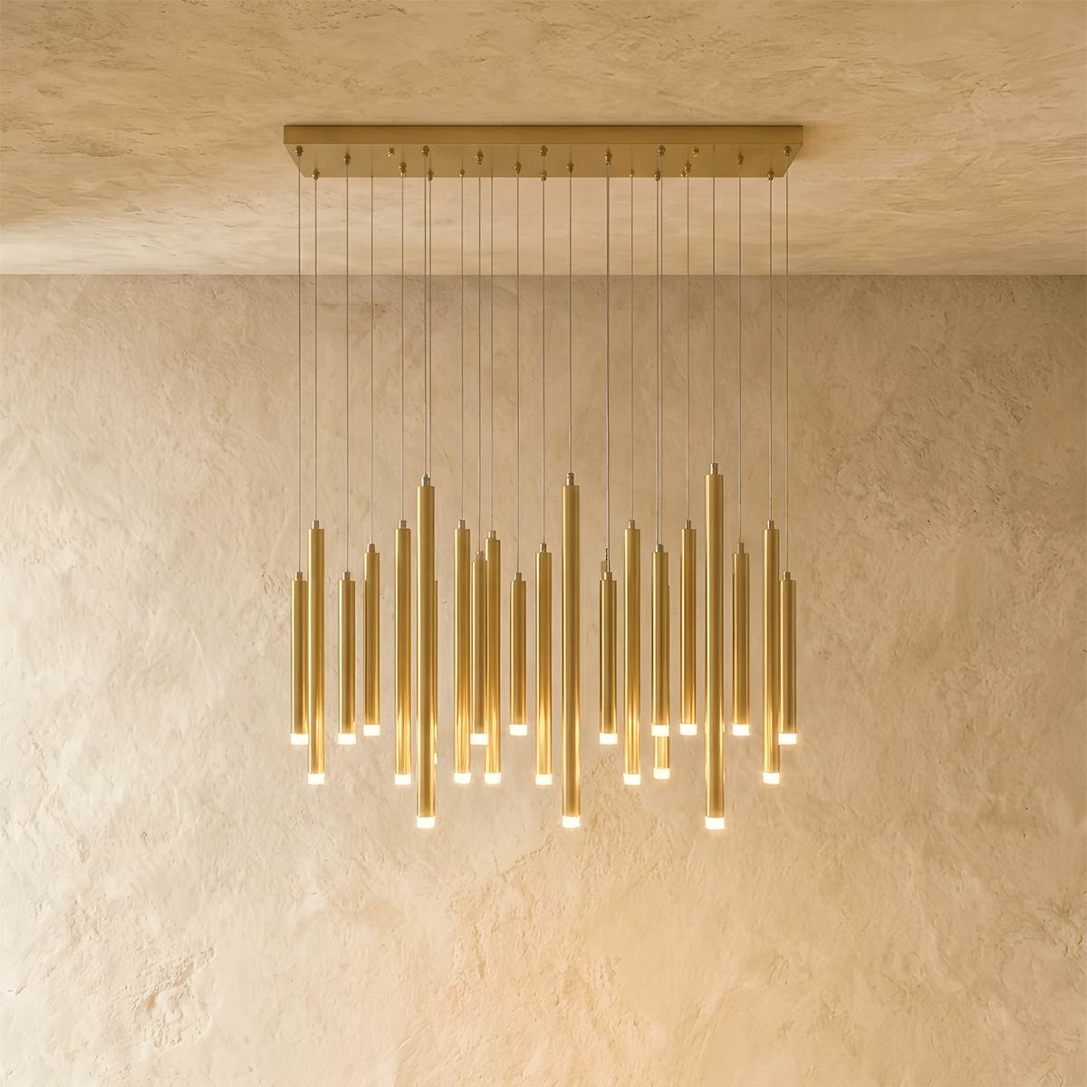 Lámpara colgante LumenChime tipo campana de viento de aluminio en acabado negro o dorado