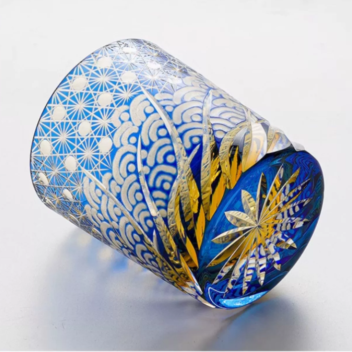 Kirrea Edo Kiriko whiskyglas in blauw en amber, houten geschenkdoos