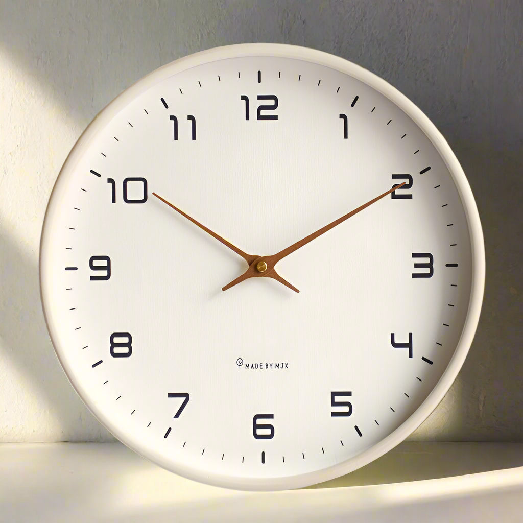 Reloj de pared silencioso Kivara, diseño minimalista nórdico en madera natural