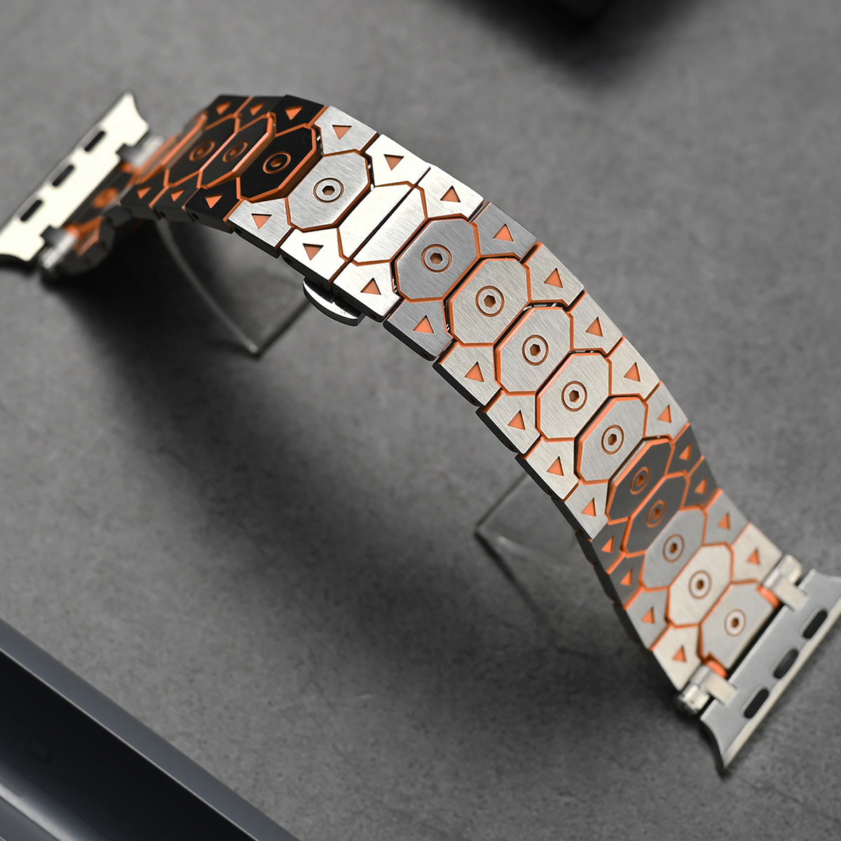 Vantira FusionX Titanium Apple Watch-rem, sekskantet led-design