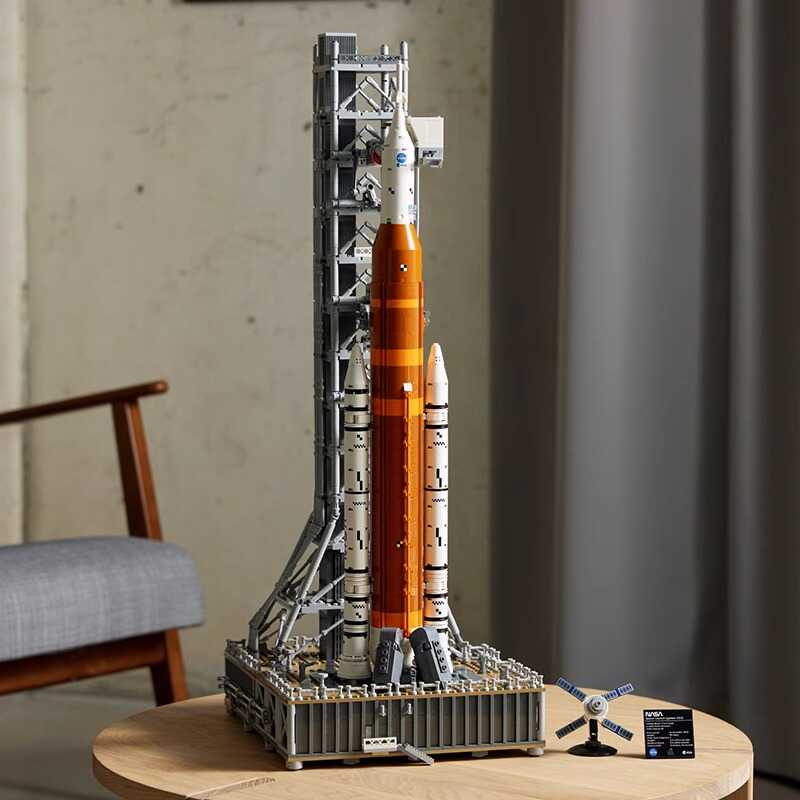 Rakettimallisarja laukaisutornilla, Stellar Forge Artemis SLS, 632 osaa