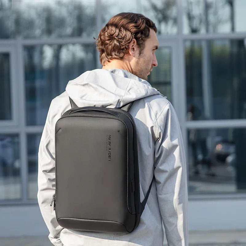 15,6 hüvelykes laptophátizsák, kemény elülső héjjal, fekete vagy szürke kivitelben