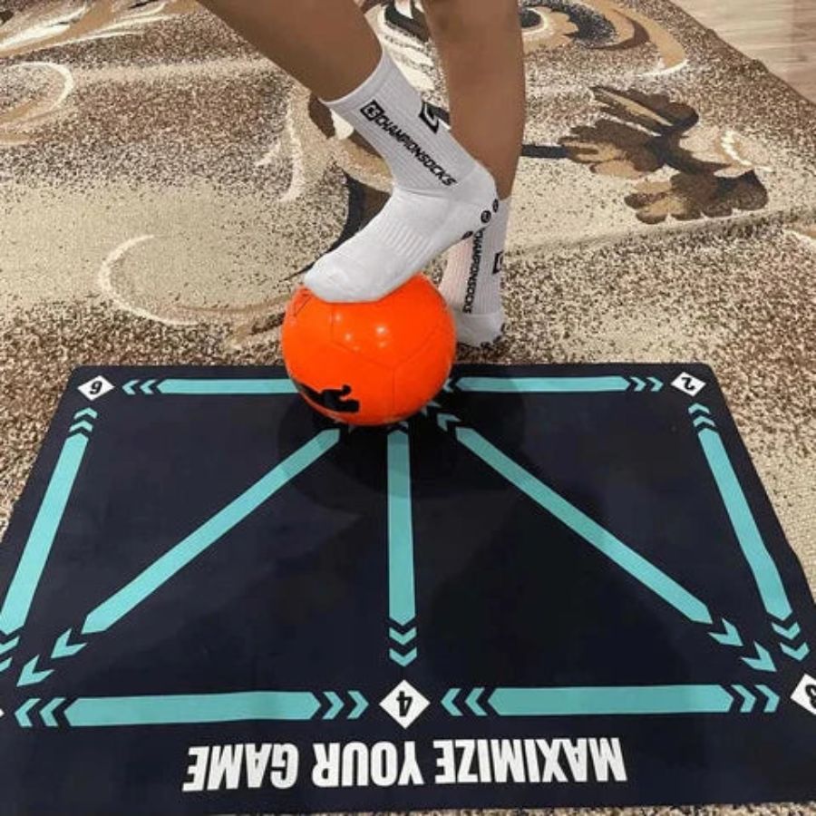 Kit de tapete de treino de agilidade para futebol com exercícios em vídeo e meias antiderrapantes