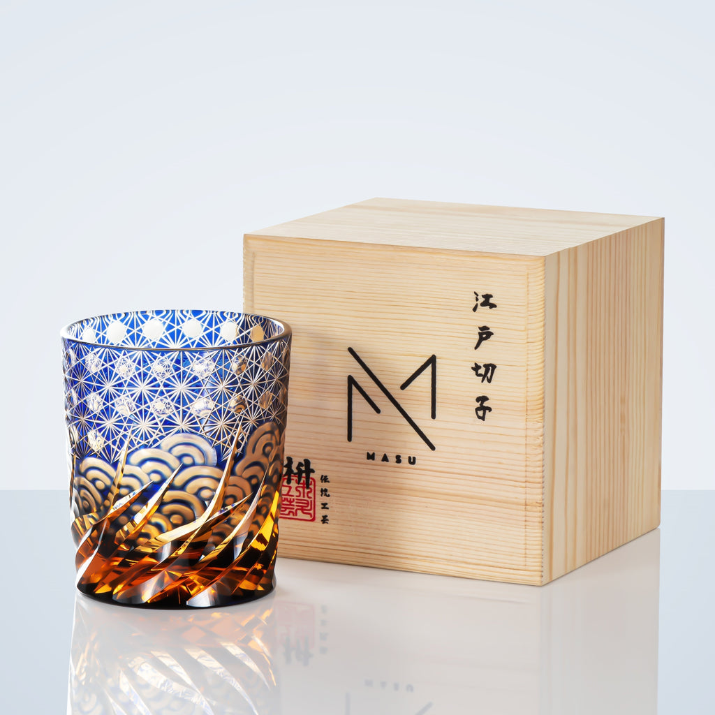 Kirrea Edo Kiriko whiskyglas in blauw en amber, houten geschenkdoos