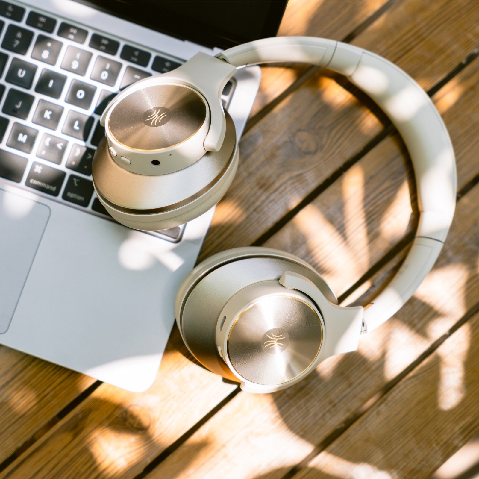 Langattomat korvakuulokkeet hybridimelunvaimennuksella, Bluetooth 5.0