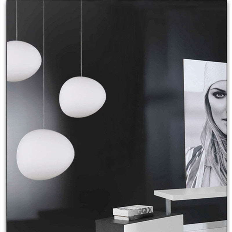 Elun Sleek Minimalist Floating Egg-shaped Glass Pendant Light | Fioriscas