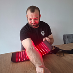 Ellenbogengelenkstütze mit Rot- und Nahinfrarotlicht-Pad