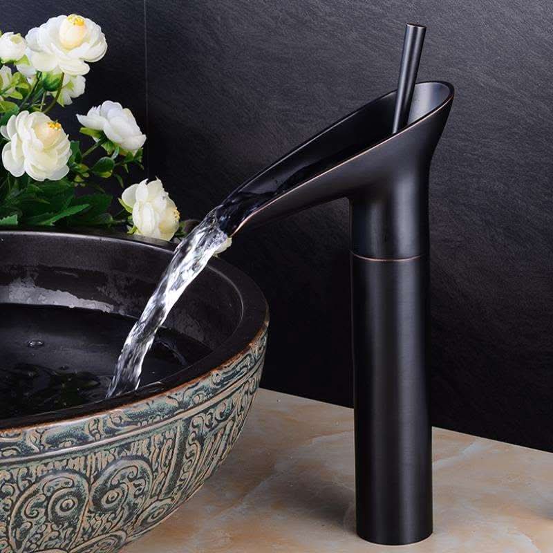Antikk foss-bassengkran laget av messing - Fioriscas