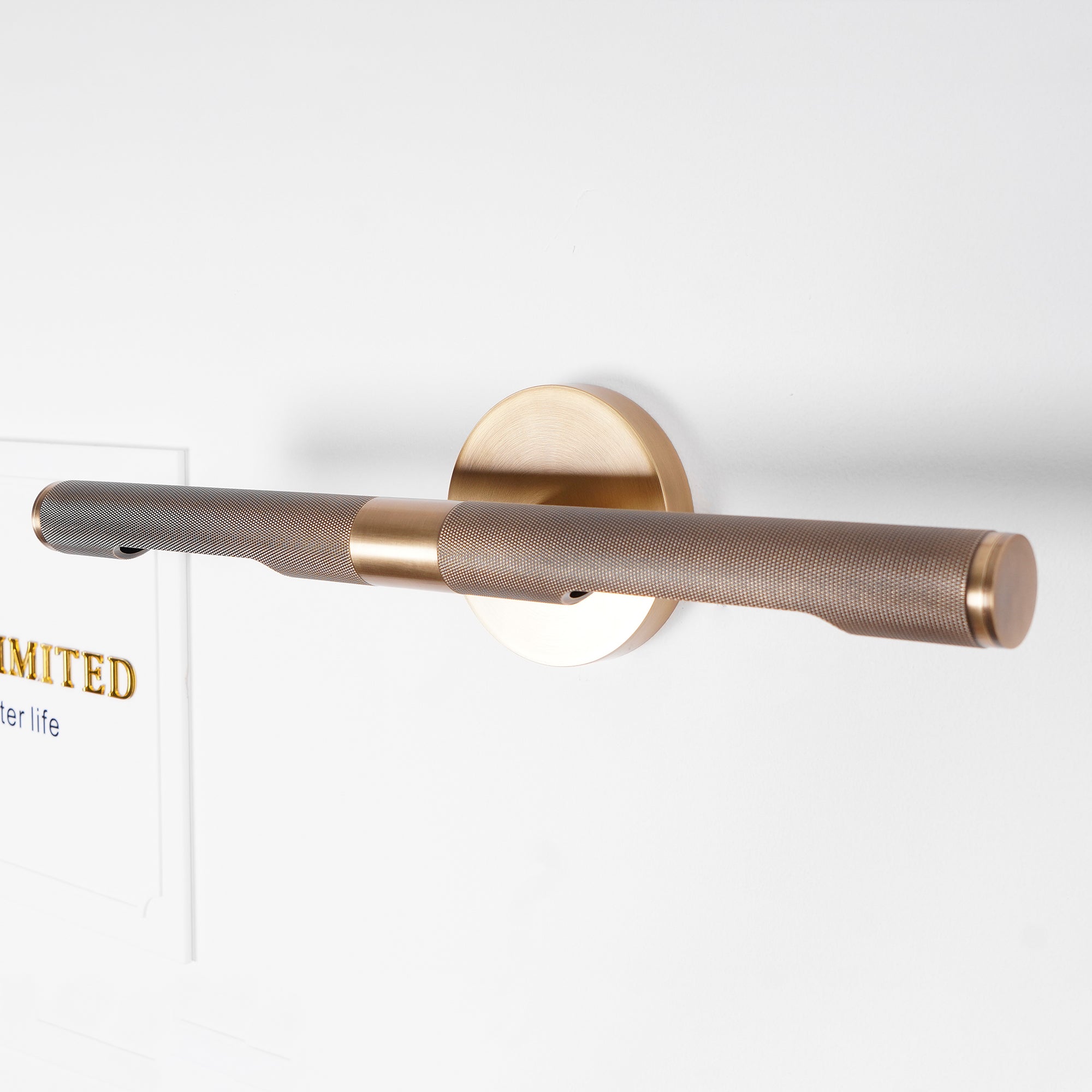 Solvain Modern Brass LED Wall Light | Fioriscas