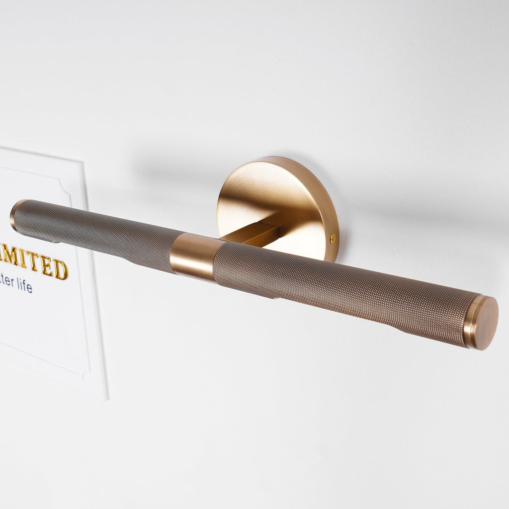 Solvain Modern Brass LED Wall Light | Fioriscas