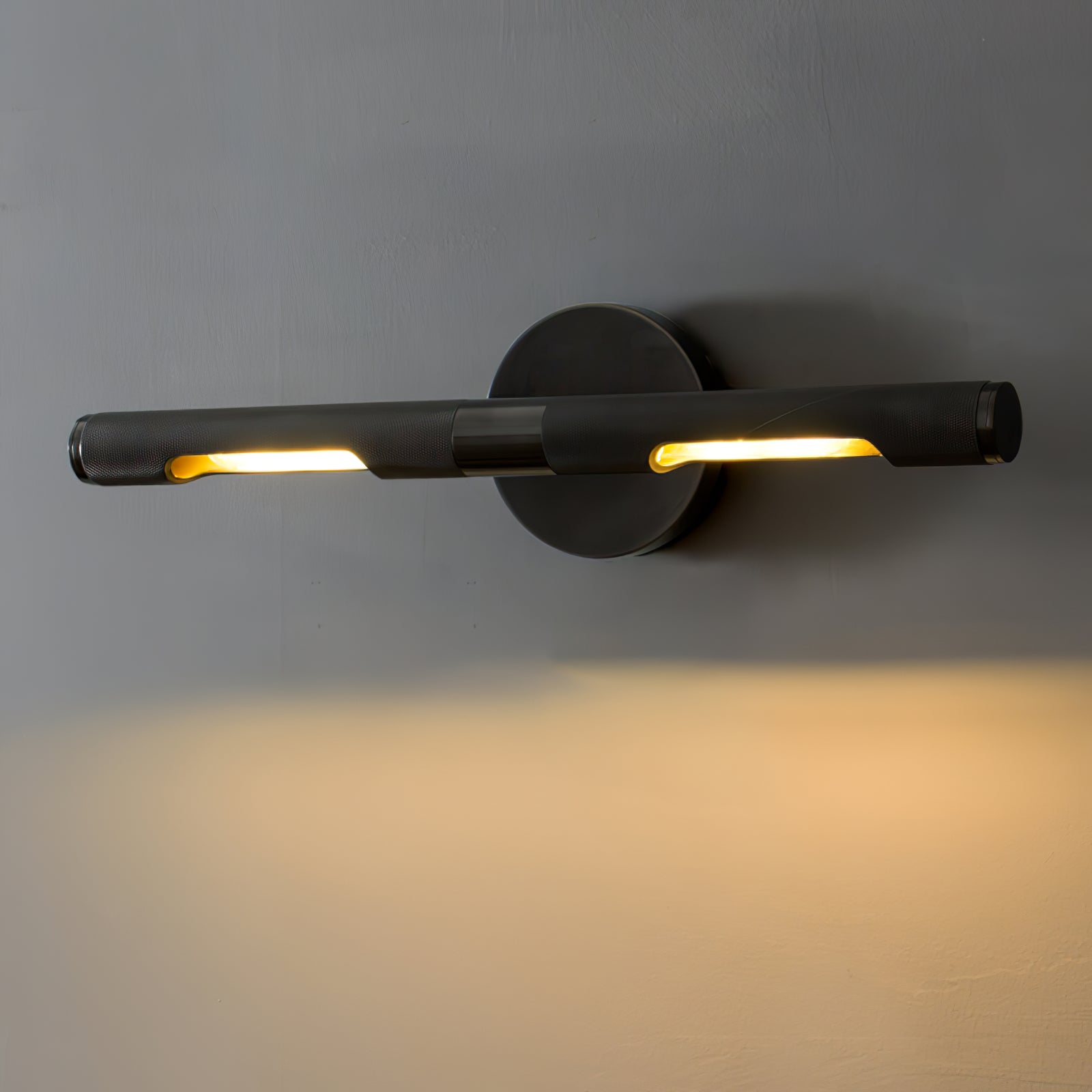 Solvain Modern Brass LED Wall Light | Fioriscas