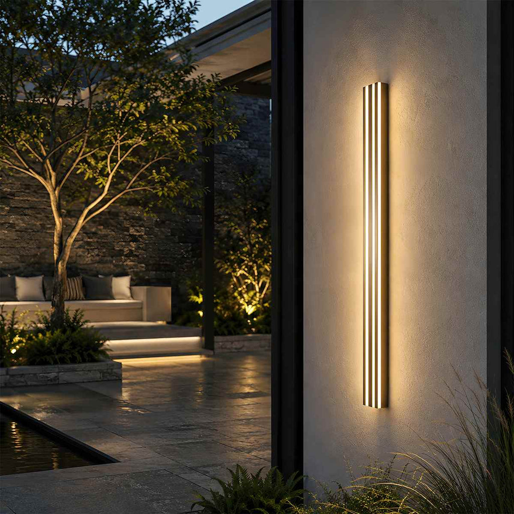Noir Aura Modern Wall Lamp With Black Metal And Acrylic Shade
