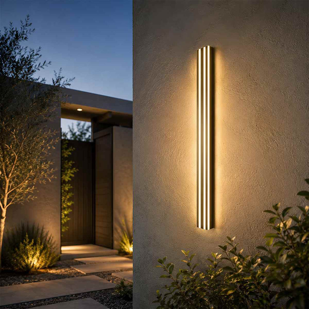Noir Aura Modern Wall Lamp With Black Metal And Acrylic Shade
