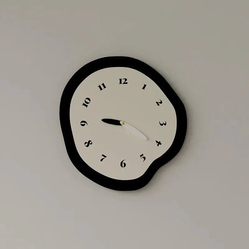 Moderne abstracte wandklok met strakke acrylafwerking - Fioriscas