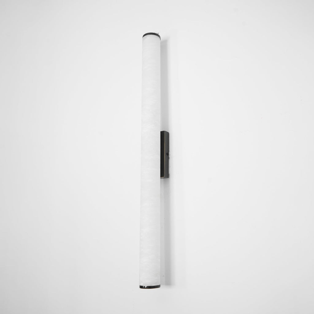 Klyr Alabaster Vertical Cylindrical Wall Lamp | Fioriscas