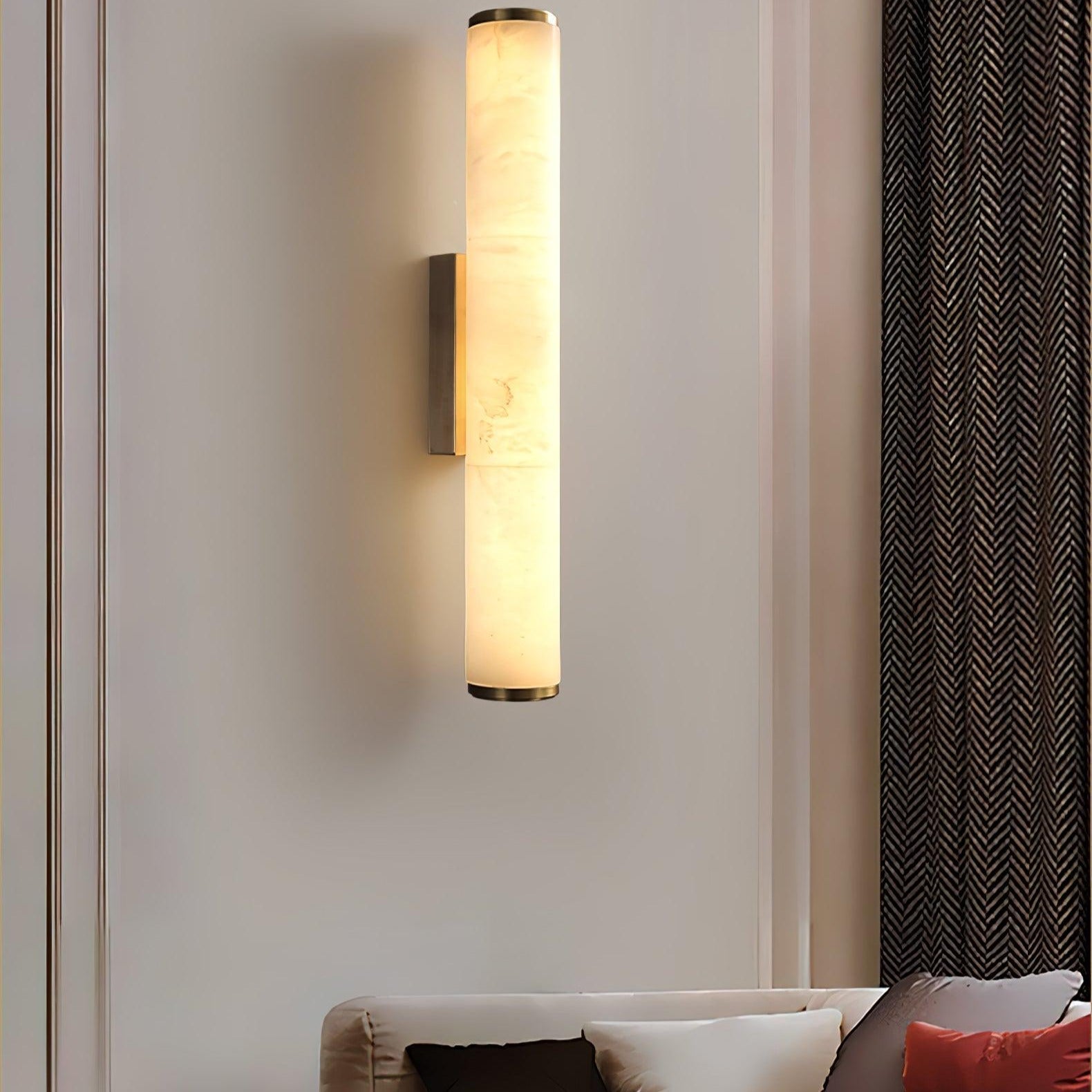 Klyr Alabaster Vertical Cylindrical Wall Lamp | Fioriscas