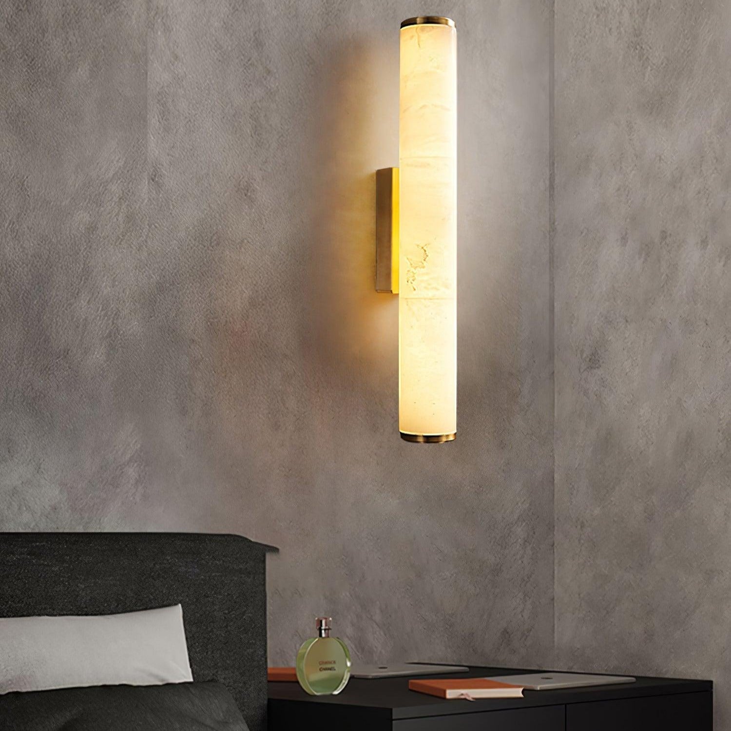 Klyr Alabaster Vertical Cylindrical Wall Lamp | Fioriscas