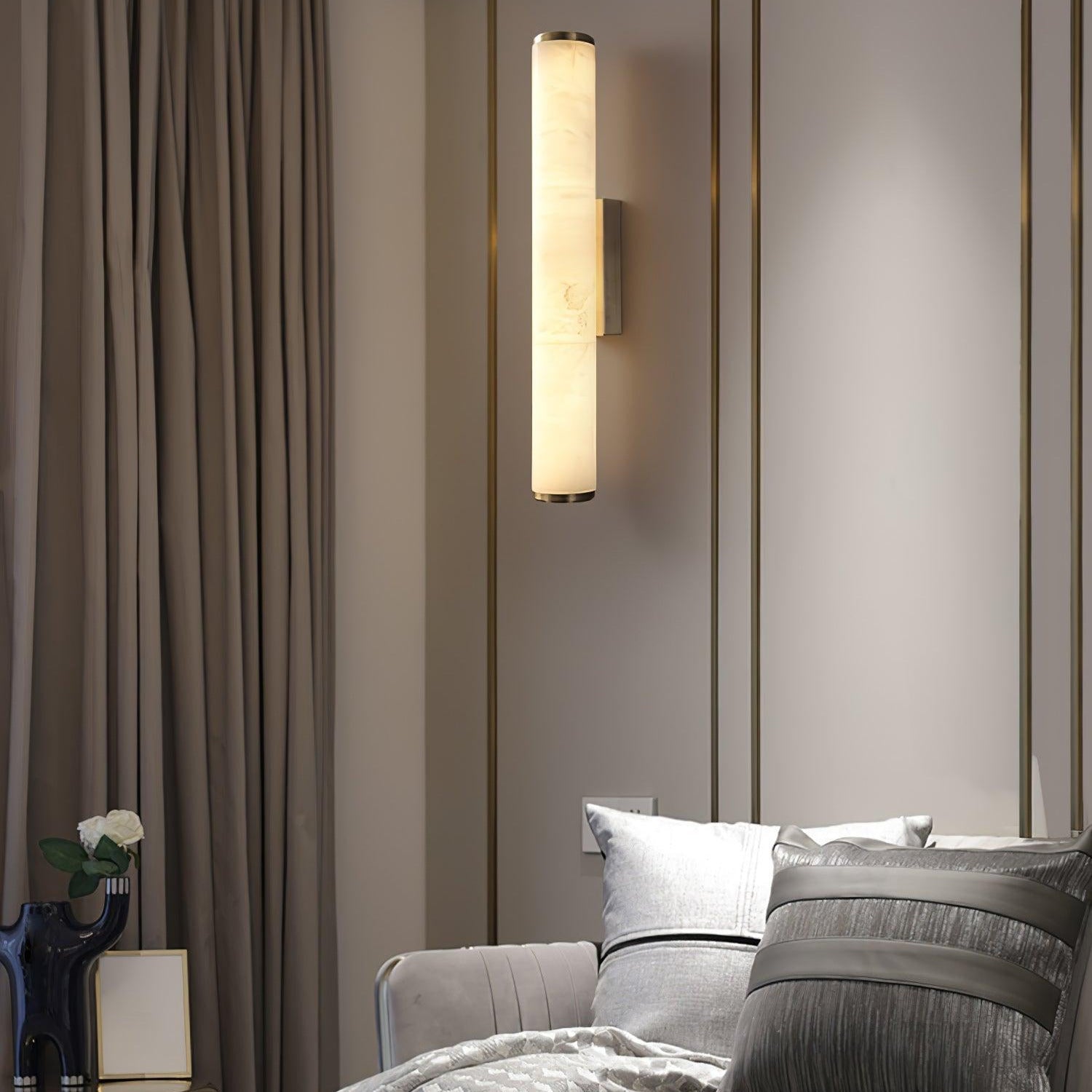 Klyr Alabaster Vertical Cylindrical Wall Lamp | Fioriscas