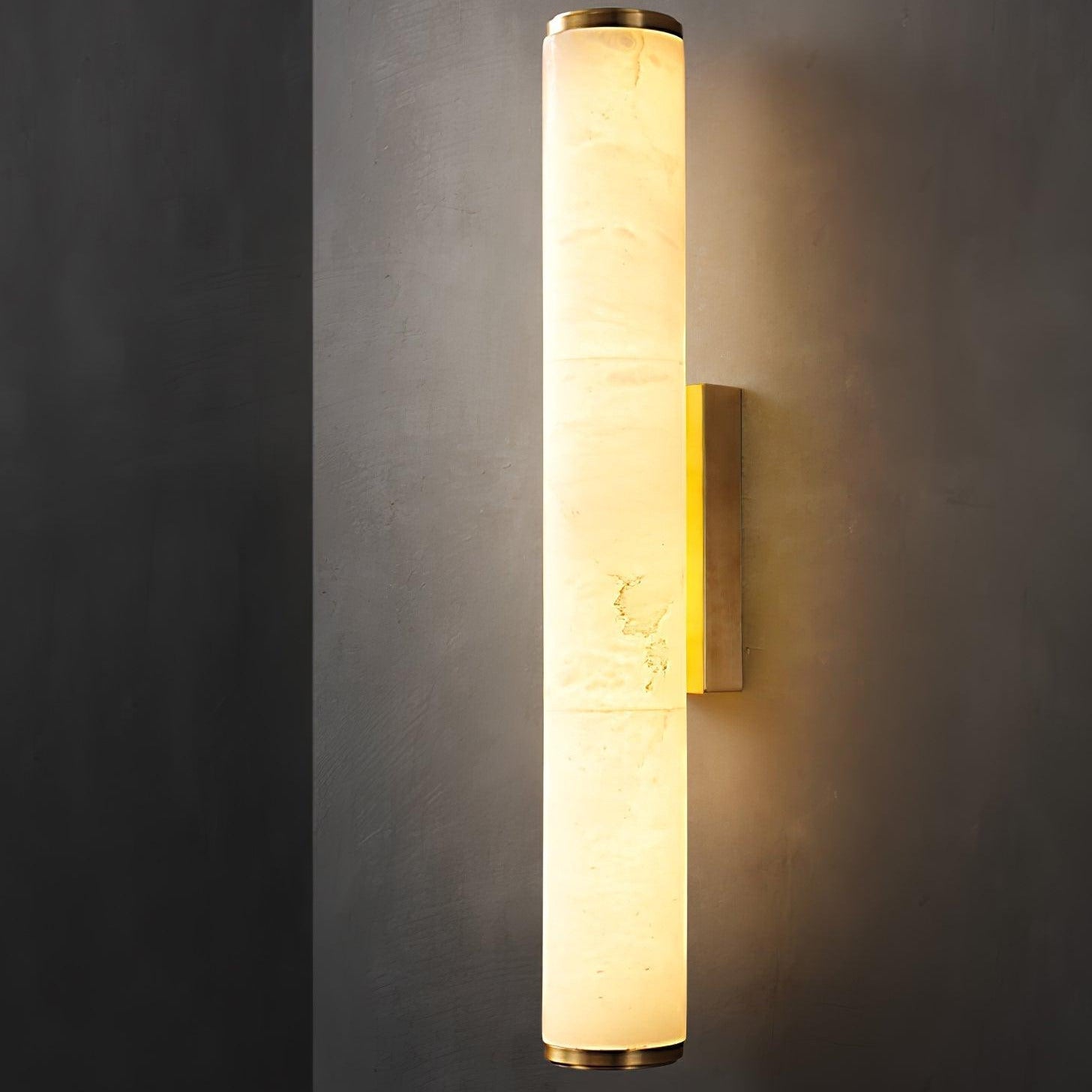 Klyr Alabaster Vertical Cylindrical Wall Lamp | Fioriscas