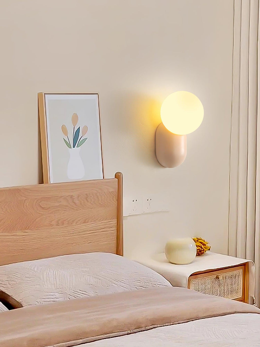 Lunara Minimalist Globe Wall Sconce | Fioriscas