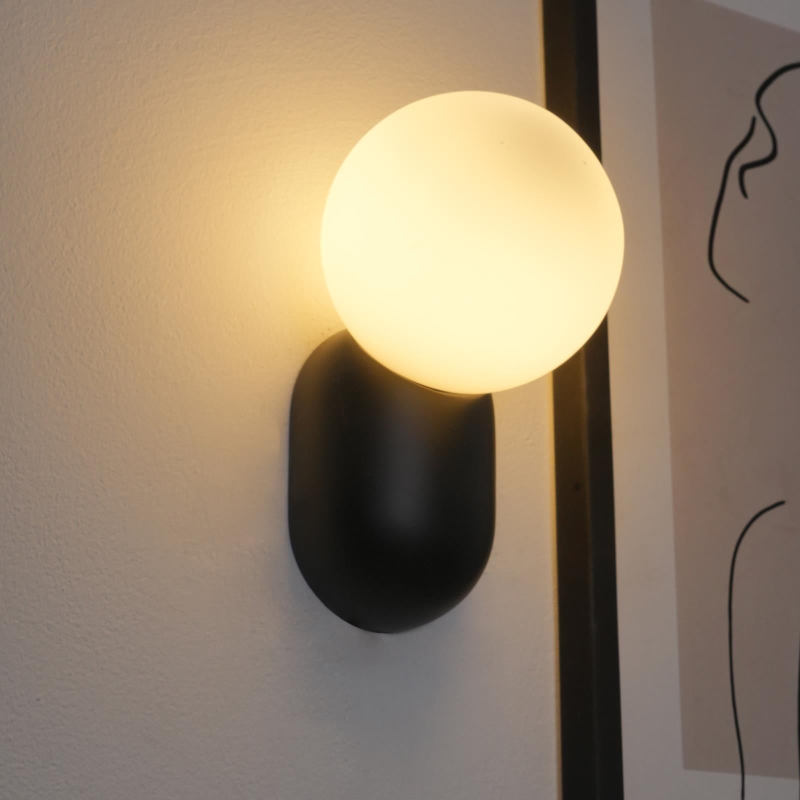 Lunara Minimalist Globe Wall Sconce | Fioriscas