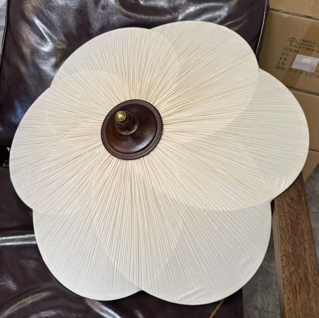 Evola Petal-Inspired Flush Mount Ceiling Light | Fioriscas