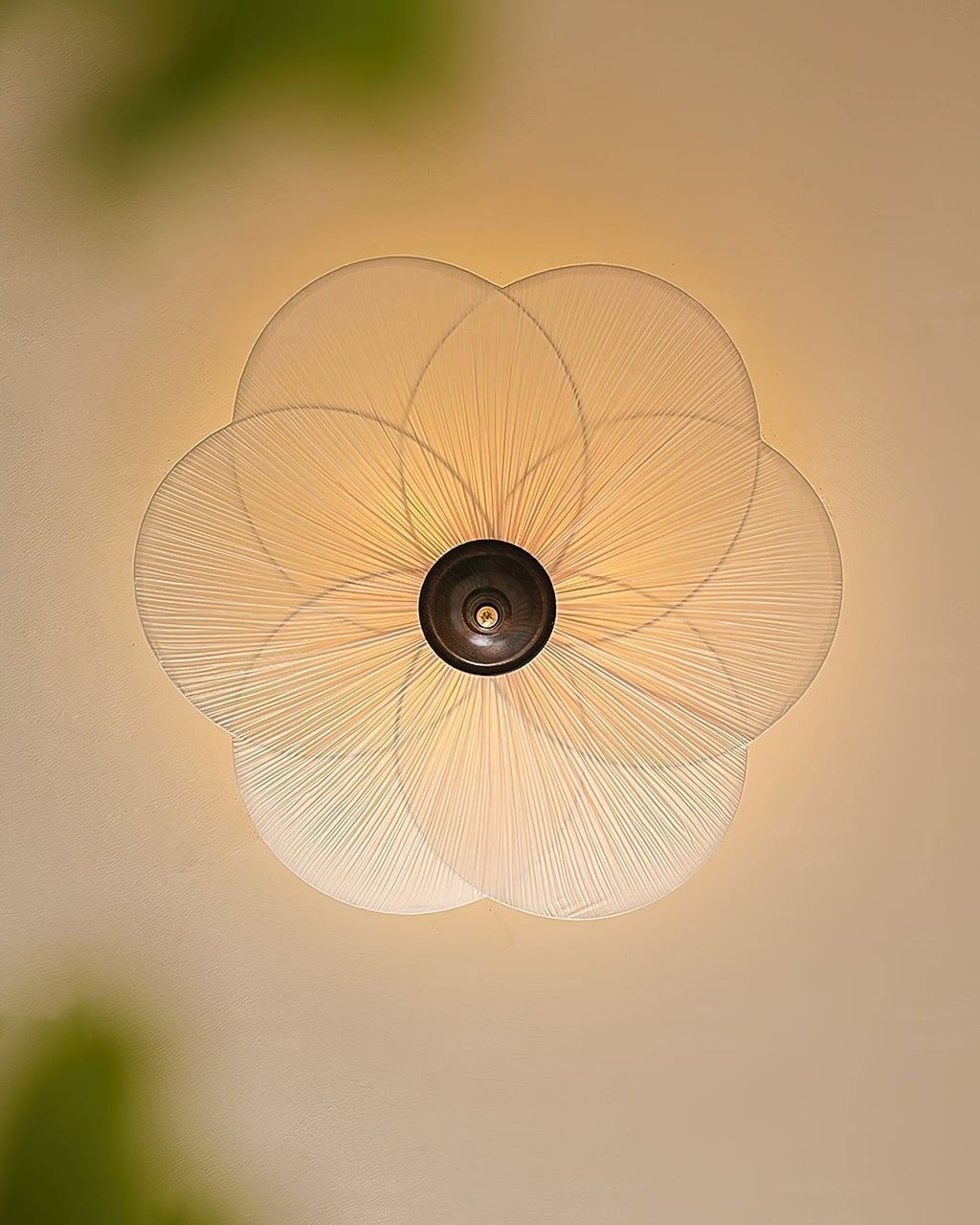 Evola Petal-Inspired Flush Mount Ceiling Light | Fioriscas