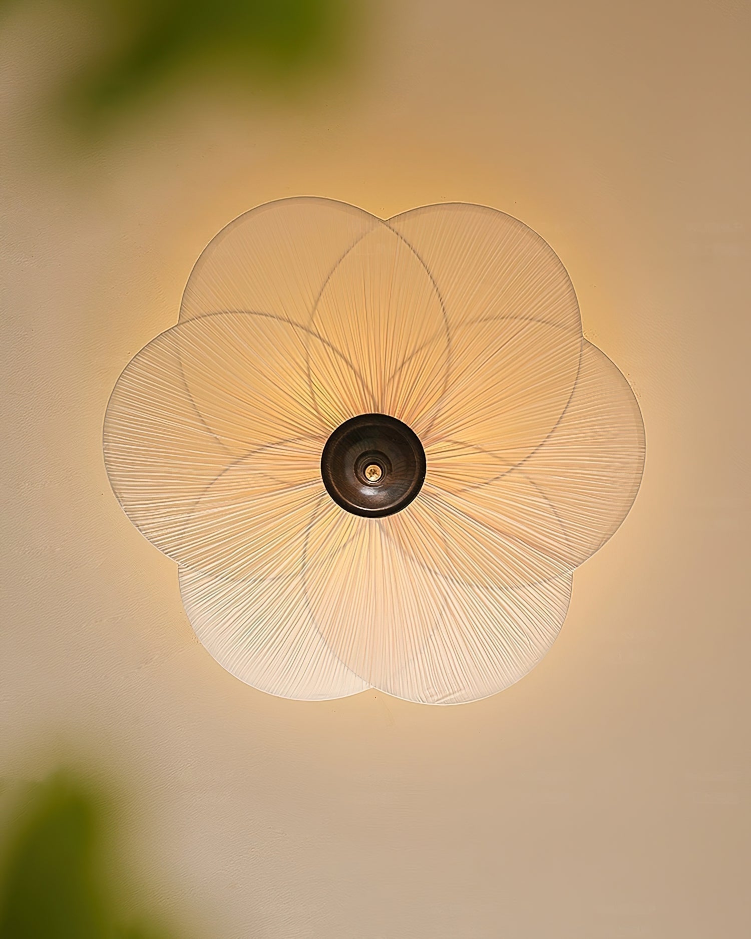 Evola Petal-Inspired Flush Mount Ceiling Light | Fioriscas